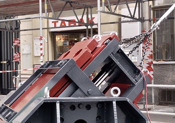 MoSeS: Mobile Seismic Simulator; Hydraulischer Schwingungserreger